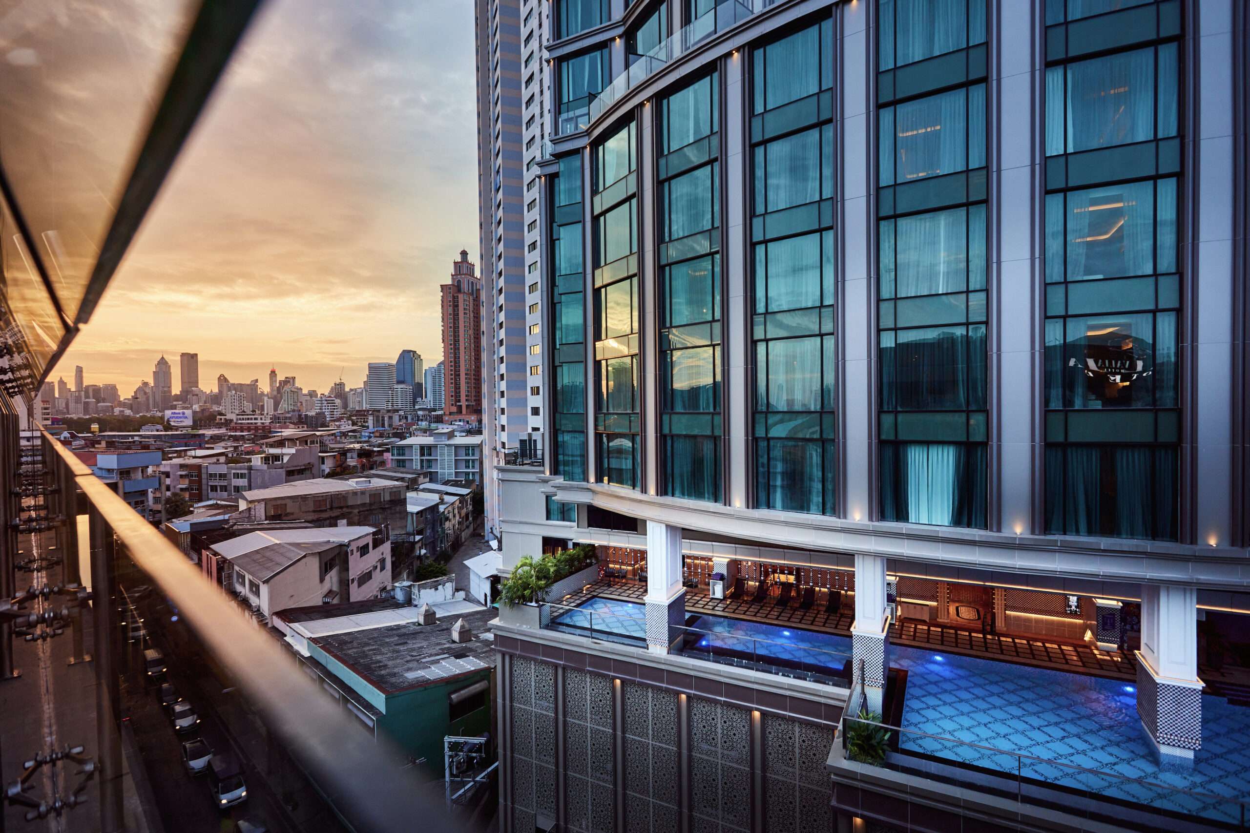 Valia Hotel Bangkok - Contact