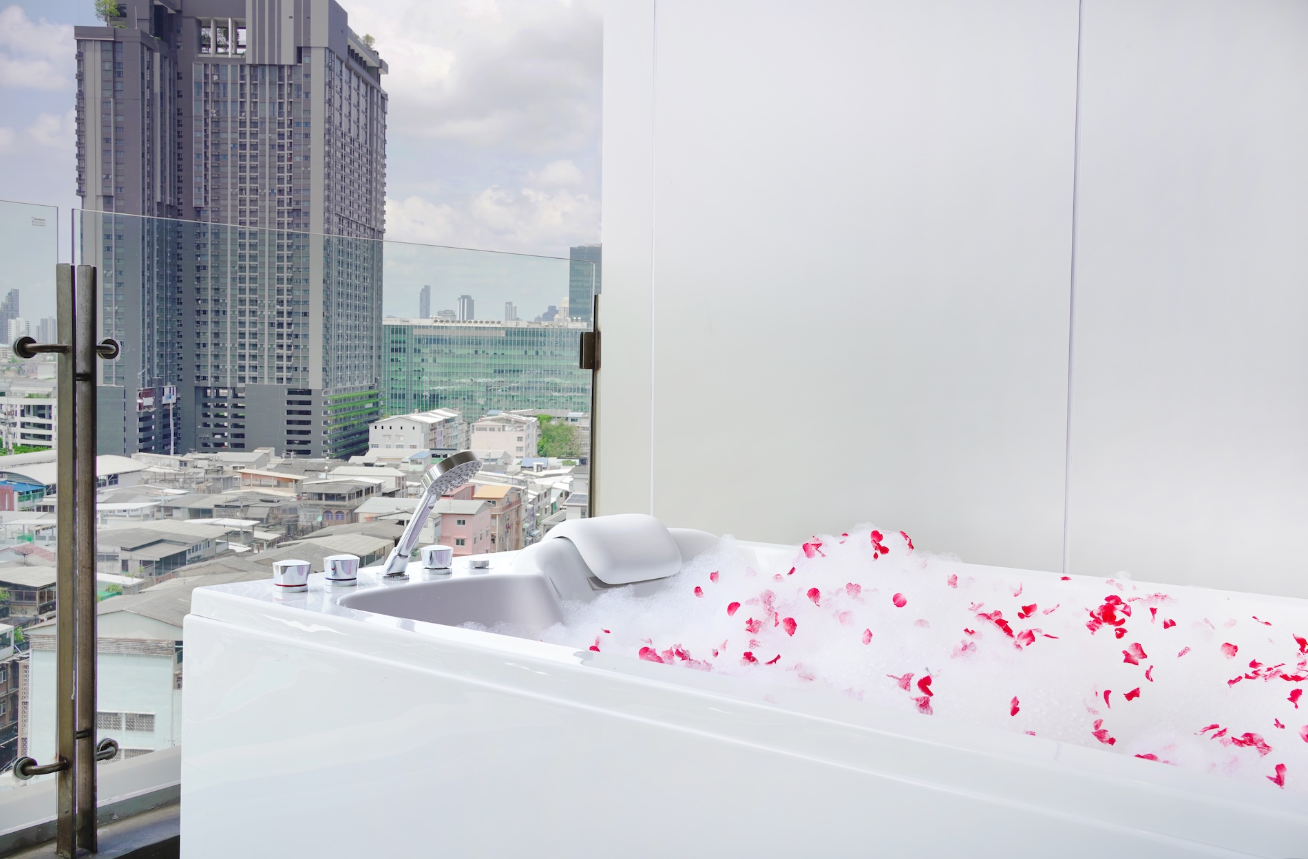 JACUZZI SKY SUITE